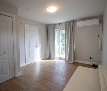 **SPACIOUS** Extended Bachelor Apartment in Welland!! - Photo 1