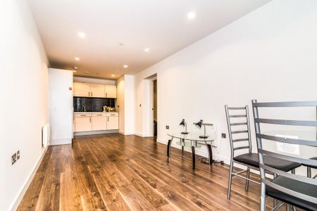 2 bedroom flat to rent - Photo 2