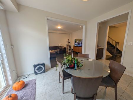 Gorgeous 4 Bedroom Fully Detached Home in Haldimand! - Photo 5