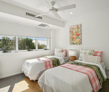 Coastal Elegance with Secluded Outdoor Spaces and Pool - Photo 4