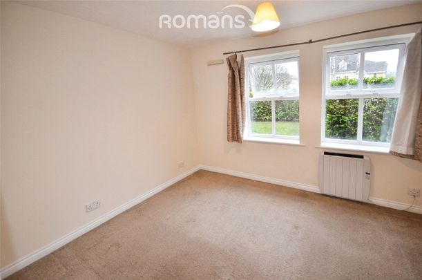 Hurworth Avenue, Slough, SL3 - Photo 1