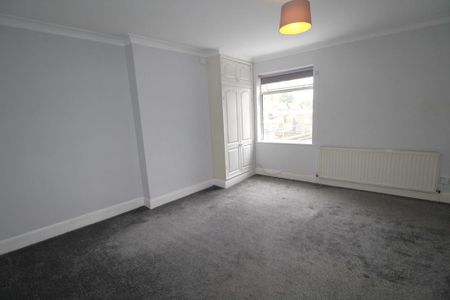 2 bedroom maisonette to rent - Photo 4