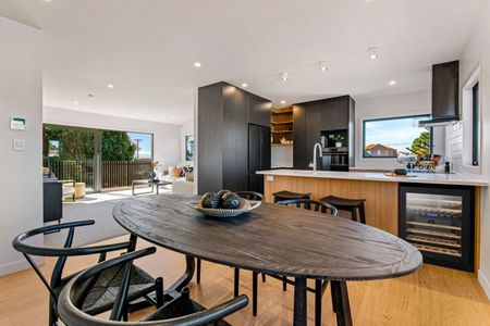 Modern Coastal Living in the Heart of Milford - 2/1 Omana Road, Milford - Photo 4