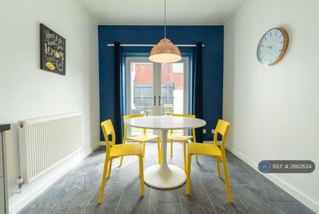 5 bedroom terraced house to rent - Photo 2