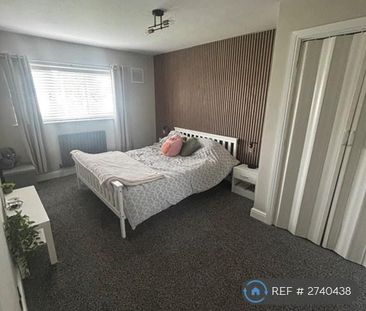 3 bedroom semi-detached house to rent - Photo 5