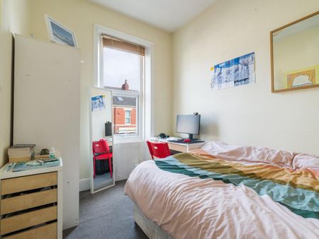 3 bedroom apartment to rent - Photo 4