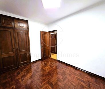 Oeiras - Quinta do Marquês. T3 bem localizado. Condomínio semi-privado - Photo 1