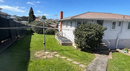 Family home with fruit bearing trees. - Photo 5