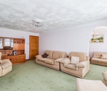 Marriott Grove, Wakefield - Photo 2