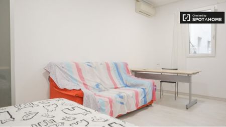 madrid, Community of Madrid 28028 - Photo 3