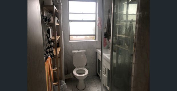 Look no further !!! Excellent location, very convenient, next to westfield shopping centre!!! - Photo 1