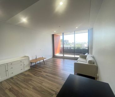 Lifestyle of Convenience-the spacious Two Beds Room apartment! - Photo 2