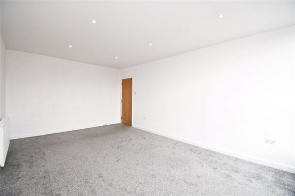 Mount Court, CH60 4RB, Heswall - Photo 1