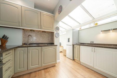 2 bedroom terraced house to rent - Photo 4