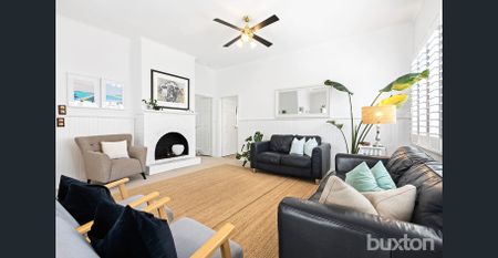 Exceptional 4 bedroom Family Living in a Prime Bayside Location - Photo 4