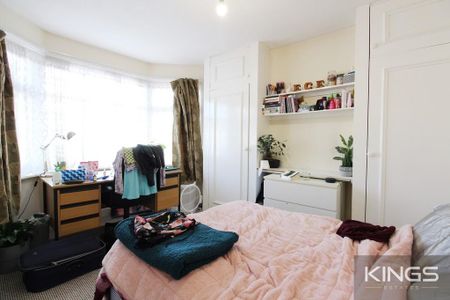 4 bedroom semi-detached house to rent - Photo 4