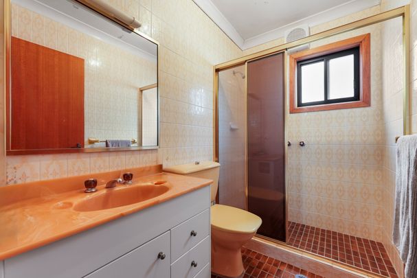 Air-Conditioned Four-Bedroom Family Home with Gas Cook-Top and Two Bathrooms! - Photo 1