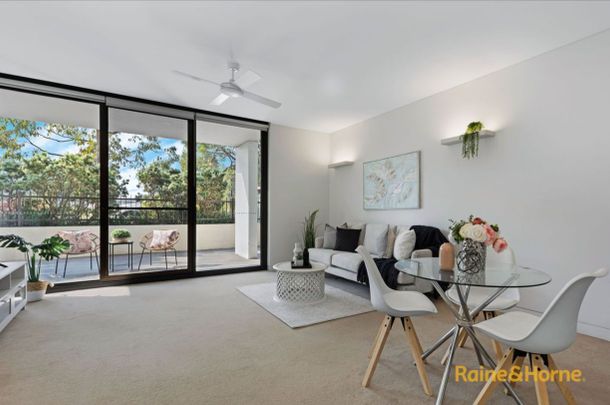 Prestigious Location Luxury Villa-like Garden Apartment - Photo 1