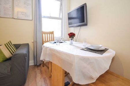 Grange Avenue, Earley, Reading, Berkshire, RG6 1DJ - Photo 4
