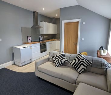 Newly Refurbished Co-Living Home 🏘️1 Studio Flat & 2 Doubles - Photo 2