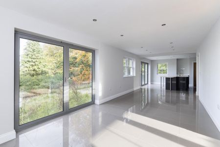 5 bedroom detached house to rent - Photo 2