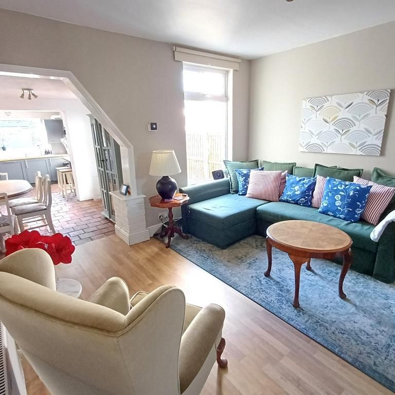 3 bedroom terraced house to rent - Photo 1