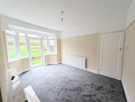 3 Bed Semi-Detached House, Exton Road, NG5 - Photo 3