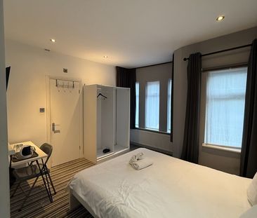 Bedsit, High Town Road, LU2 - Photo 4