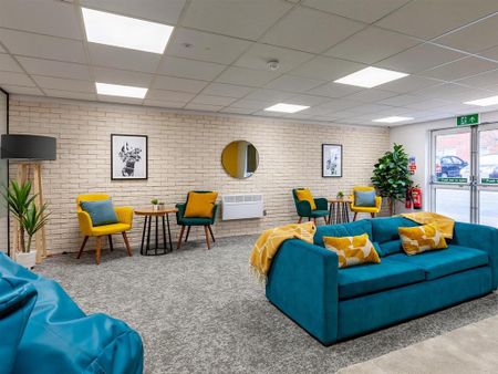 1 bedroom in a flat share to rent - Photo 3