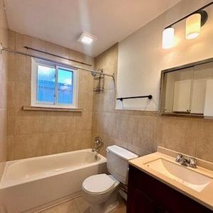 NE PAYEZ RIEN AVANT LE 1ER DECEMBRE.... COMME NEUF, NORD DE SHERBROOKE, GRAND 4 1/2, BALCONS, VUE SUR PARC, TRANQUILLE, RENOVÉ, CUISINE NEUVE... - Photo 2