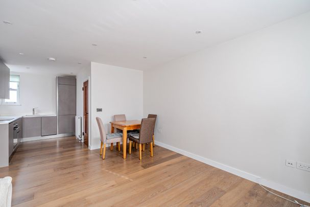 Merton Road, London, SW19 - Photo 1
