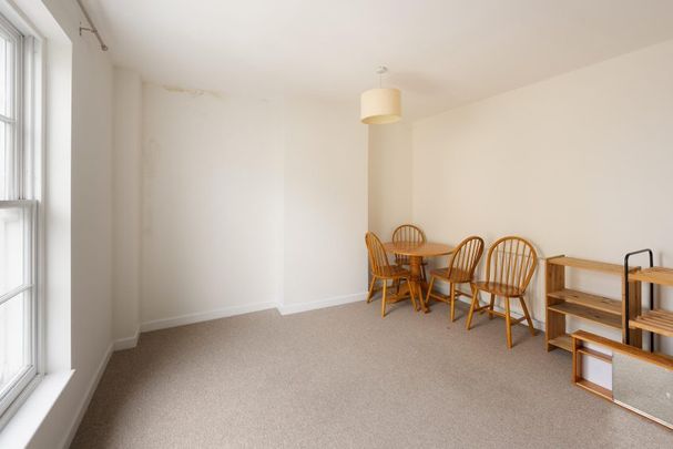 1 Bed Flat - Photo 1