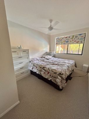 Private Bedroom and Bathroom Available in a Five Bedroom House - Photo 1