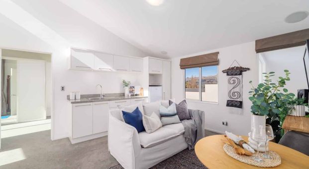 Beautiful Home with Stunning Views! - Photo 1