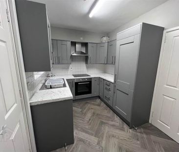 16 Runnymede Parade, Belfast, BT12 6NF - Photo 5