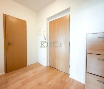 Pronájem bytu 2+kk s balkonem, garáží a prostorným sklepem 22,6 m - Photo 1