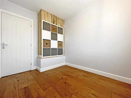 3 bedroom Semi-detached house to rent - Photo 2