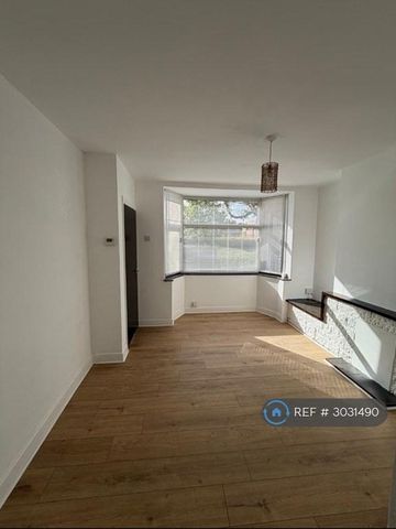 2 bedroom end of terrace house to rent - Photo 2