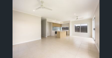 Modern three bedroom duplex - Photo 5