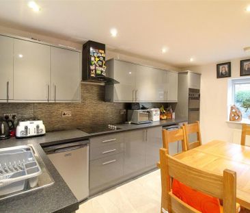 2 bedroom terraced house to rent - Photo 4