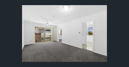 Coastal Convenience on Your Doorstep — 200m to the Broadwater! Unfurnished - Photo 2