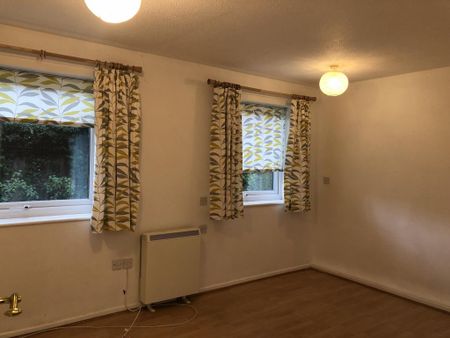 Studio to rent - Photo 2