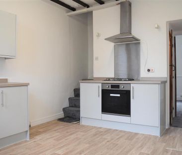 2 bedroom end of terrace house to rent - Photo 6