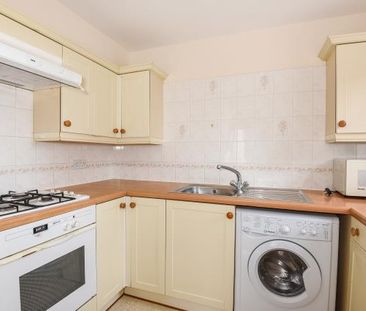 2 bedroom flat to rent - Photo 6