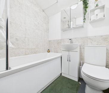 3 bedroom semi-detached house to rent - Photo 3