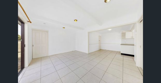 Spacious, freshly renovated family home - Photo 1