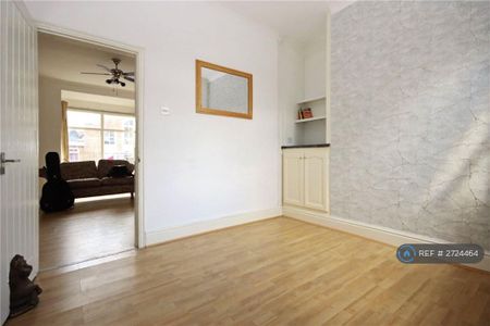 2 bedroom terraced house to rent - Photo 2