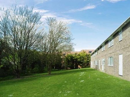 Portland Road, Irthlingborough, Northants, NN9 - Photo 2