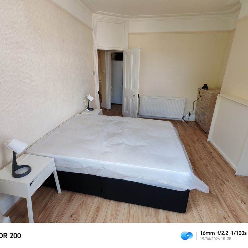 2 Bed Flat, Birkbeck Mansions, N8 - Photo 1
