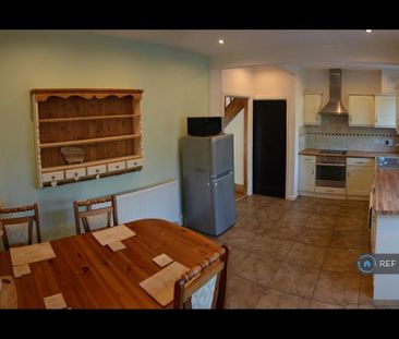 3 bedroom semi-detached house to rent - Photo 2